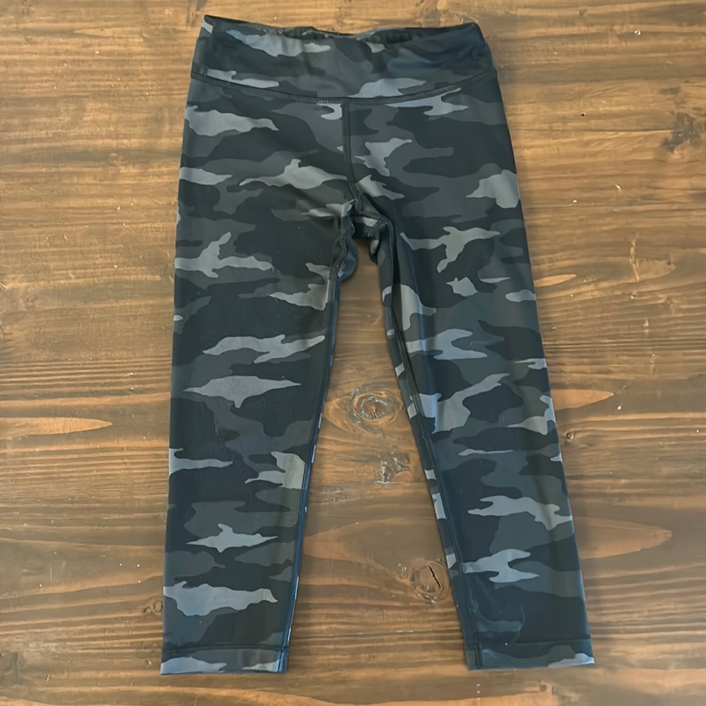 Athleta Girl Printed Chit Chat Capri Size M 8/10
